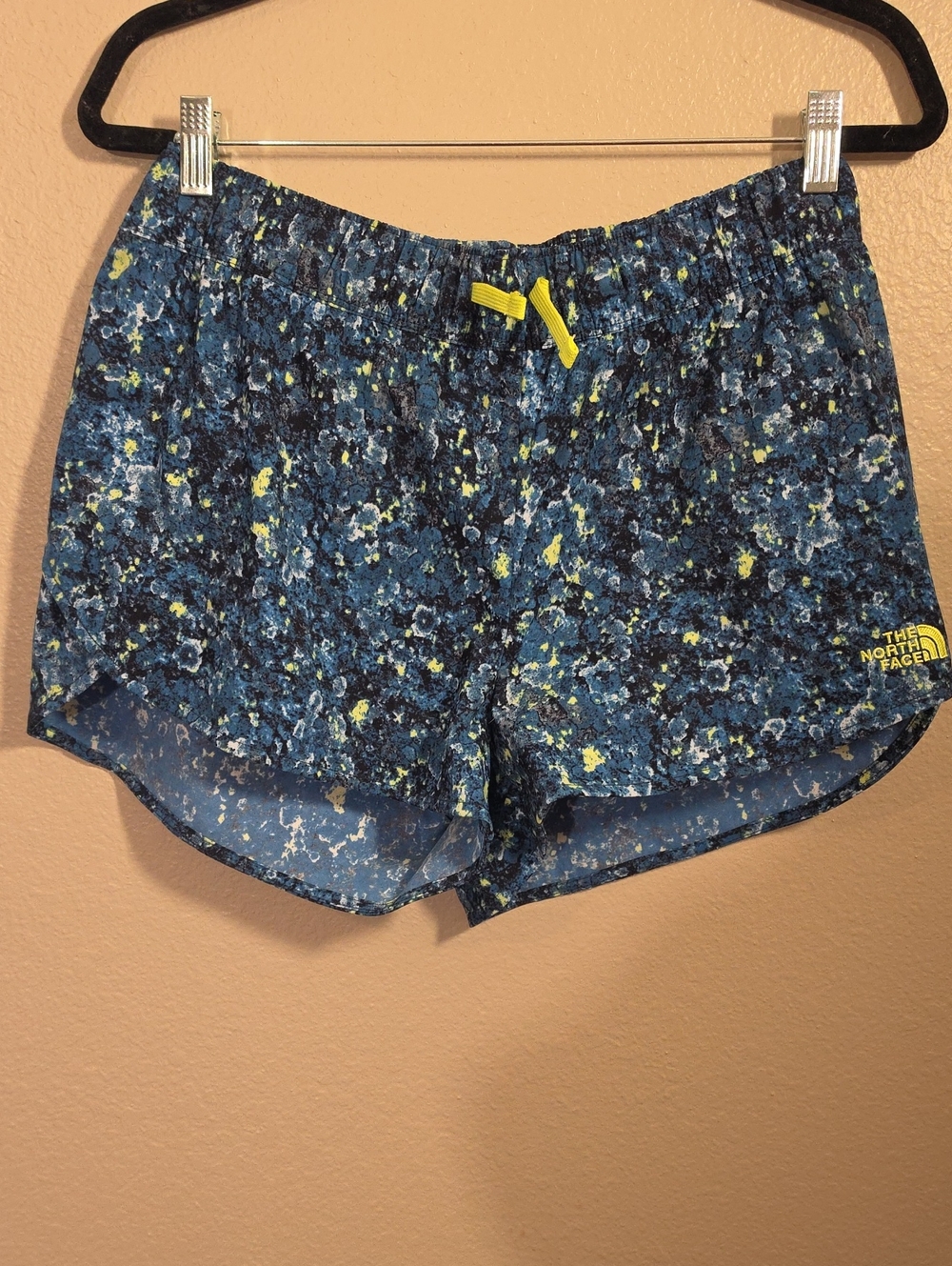 The North Face 2.5" Inseam Athletic Shorts, Medium